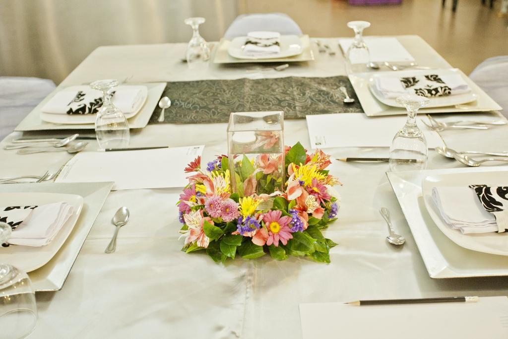 Pasig City The Exchange Regency Residence Hotel Managed By Hii מראה חיצוני תמונה