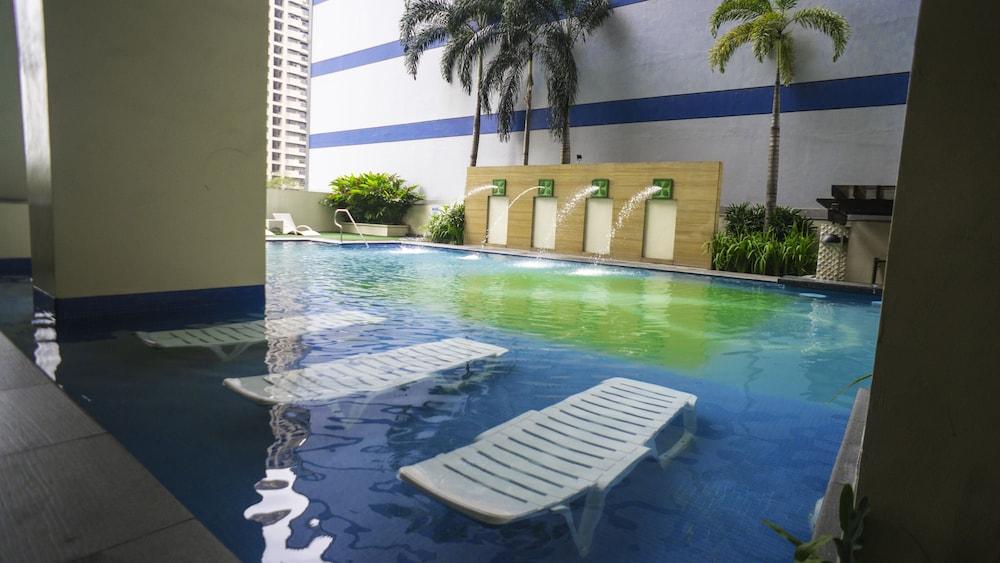 Pasig City The Exchange Regency Residence Hotel Managed By Hii מראה חיצוני תמונה