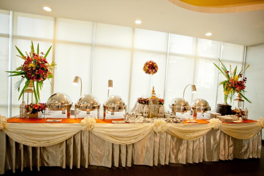Pasig City The Exchange Regency Residence Hotel Managed By Hii מראה חיצוני תמונה